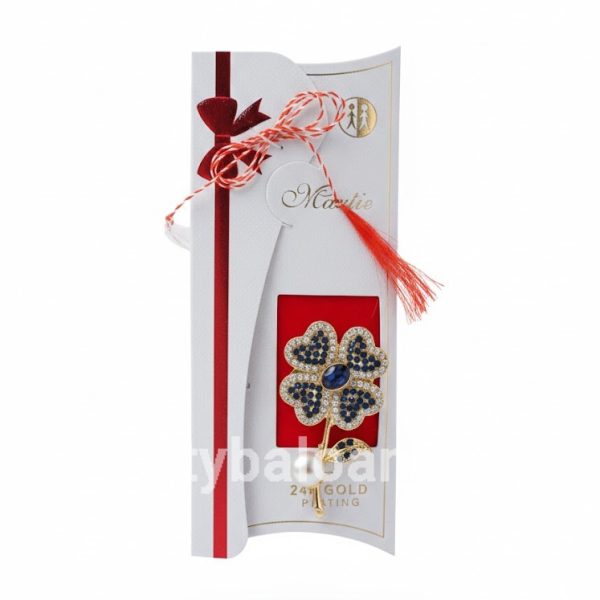 Mărțișor Broșă Trifoi Placată cu Aur 24K – Cristal Safir Central și Perlă (5 cm) Martisor brosa trifoi auriu cu cristal mare albastru safir si perla pe tija in cutie premium