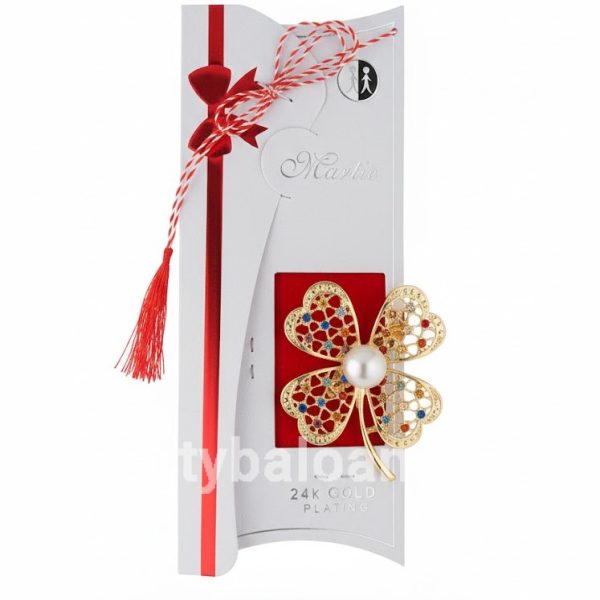 Mărțișor Broșă Trifoi Placată cu Aur 24K – Cristale Multicolore și Perlă (5 cm) Martisor brosa trifoi cu patru foi auriu cu cristale multicolore si perla alba in cutie premium