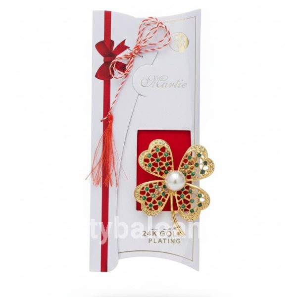 Mărțișor Broșă Trifoi Placată cu Aur 24K – Cristale Verzi Smarald și Perlă (5 cm) Martisor brosa trifoi cu patru foi auriu cu cristale verzi smarald si perla alba in cutie premium