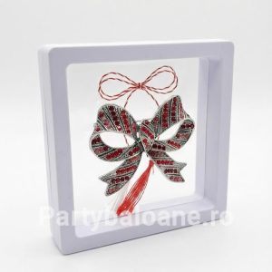 Mărțișor Broșă Vintage Premium (Stil Marcasite) în Cutie 3D Transparentă (9x9 cm) Martisor brosa stil vintage argintiu patinat cu cristale marcasite in cutie patrata transparenta 9x9 cm