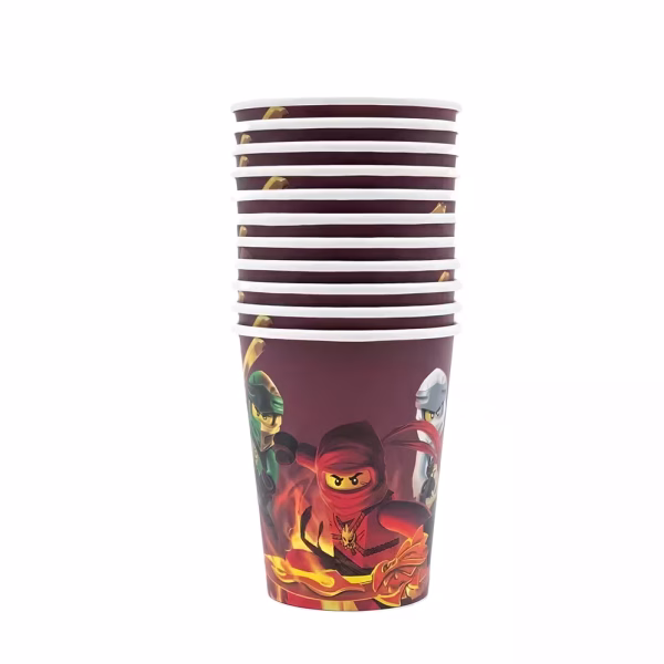 Pahare Party Ninjago – Set 10 Bucăți Carton 250 ml (Lego Ninja) Un teanc de pahare din carton pentru petreceri