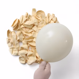 Set 100 Baloane Latex Ivory (Crem / Fildeș) 30 cm Un balon din latex de 30 cm complet umflat