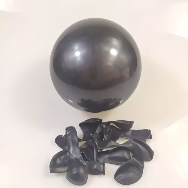 Set 100 Baloane Latex Negru (Negru Intens Jet Black) 30 cm Un balon din latex de 30 cm complet umflat