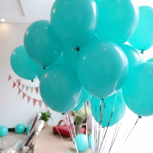 Set 100 Baloane Latex Turcoaz (Lake Blue Teal) 30 cm Un buchet bogat de baloane din latex de 30 cm complet umflate cu heliu