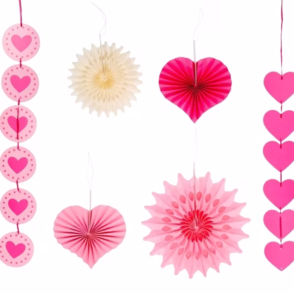 Set 6 Decorațiuni Petrecere Hârtie Roz – Rozete și Ghirlande Inimi Set de 6 decoratiuni din hartie pentru petreceri fete sau Valentine's Day. Imaginea arata rozete evantai rotunde si in forma de inima in culori roz fucsia