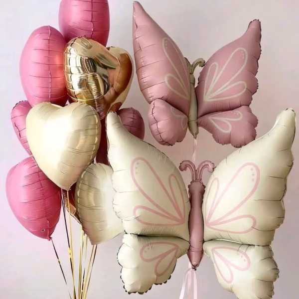 Set Baloane Folie Fluturi Gigant și Inimi (11 Piese) Decor Fete (Cod F2) Set de 11 baloane din folie pentru petreceri de fete. Aranjamentul contine 2 fluturi gigant (94 cm) in culori pastel si 9 inimi (45 cm) in nuante de roz