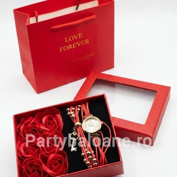 Set Cadou Premium Ceas Elegant de Damă și Trandafiri de Săpun Parfumați (Include Pungă Cadou) Set cadou premium in cutie rosie continand ceas de dama elegant cu finisaj auriu si sase trandafiri rosii din sapun parfumat alaturi de punga de cadou
