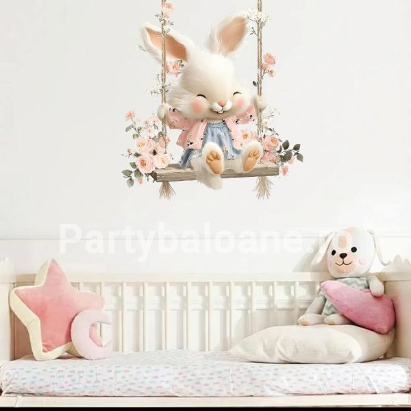 Sticker Perete Iepuraș pe Leagăn cu Flori – Decor Premium Repoziționabil COD 528B Sticker decorativ premium cu aspect de acuarelă