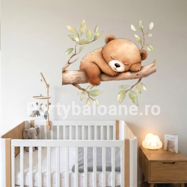 Sticker Perete Ursuleț Adormit pe Creangă – Decor Premium Repoziționabil Camera Bebe COD 515B Sticker decorativ premium cu aspect de acuarela