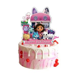 Topper Tort Casa de Papusi a lui Gabi (Carton) 12.5x11 cm Un topper decorativ din carton pentru torturi aniversare cu tematica serialului Casa de Papusi a lui Gabi. Grafica o prezinta pe Gabi