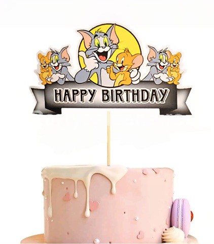 Topper Tort Tom si Jerry Happy Birthday (Carton) 16x10 cm Un topper decorativ din carton pentru tort cu tematica desene animate Tom si Jerry. Grafica ii prezinta pe motanul Tom si soricelul Jerry zambind