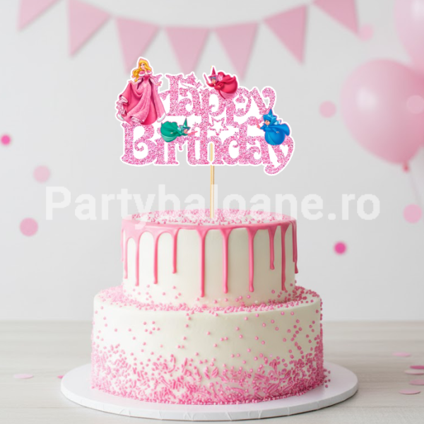 Topper Tort Printesa Aurora si Ursitoarele (Roz Glitter) 13x9 cm Un topper decorativ din carton premium pentru tortul fetitelor cu tematica Frumoasa din Padurea Adormita. Topperul prezinta mesajul Happy Birthday realizat cu efect de sclipici roz intens. Literele sunt acompaniate de Printesa Aurora in rochie roz si cele trei zane ursitoare