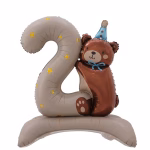Balon Folie 3D Stativ Cifra 2 Bej cu Ursulet 91 cm Balon din folie 3D de sine statator in forma de cifra 2 bej cu stelute aurii si ursulet maro cu coif si papion albastru dimensiune 91 cm.