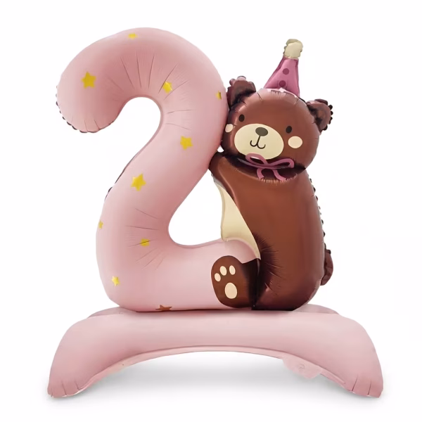 Balon Folie 3D Stativ Cifra 2 Roz cu Ursulet 91 cm Balon din folie 3D de sine statator in forma de cifra 2 roz pudrat cu stelute aurii si ursulet maro cu coif si papion roz dimensiune 91 cm.