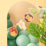 Banner Ghirlanda Prietenii Padurii cu Animale Woodland 200x18 cm Banner ghirlanda decorativa din carton cu tematica prietenii padurii, contine 8 elemente cu animale adorabile: urs, vulpe, bufnita, arici, veverite, insotite de un brad si o floare.