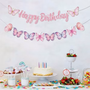 Banner Happy Birthday cu Tematica Fluturi Pastel din Carton si Sclipici Roz Banner aniversar Happy Birthday din carton cu sclipici roz si ghirlanda formata din 10 fluturi in culori pastelate roz si mov, ideal pentru petreceri fete.