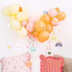 Decoratiuni Suspendate tip Spirala cu Pisici Meow 85 cm Decoratiuni suspendate tip spirala pentru petreceri copii, tematica pisici, 6 modele cu fete de pisicute in culori pastelate, prevazute cu agatatori, lungime 85 cm.