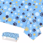 Fata de Masa Bluey si Patrula Catelusilor 137x274cm Fata de masa din folie de plastic impermeabila pentru petreceri copii, tematica familia Bluey si Patrula Catelusilor, fundal bleu decorat cu imprimeu labute de catelusi si buline, 137x274 cm.