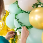 Ghirlanda Frunze Verzi 750 cm Premium Baloane Ghirlanda decorativa artificiala cu frunze verzi pe fir flexibil, lungime generoasa de 750 cm, perfecta pentru integrarea in arcade de baloane organice.