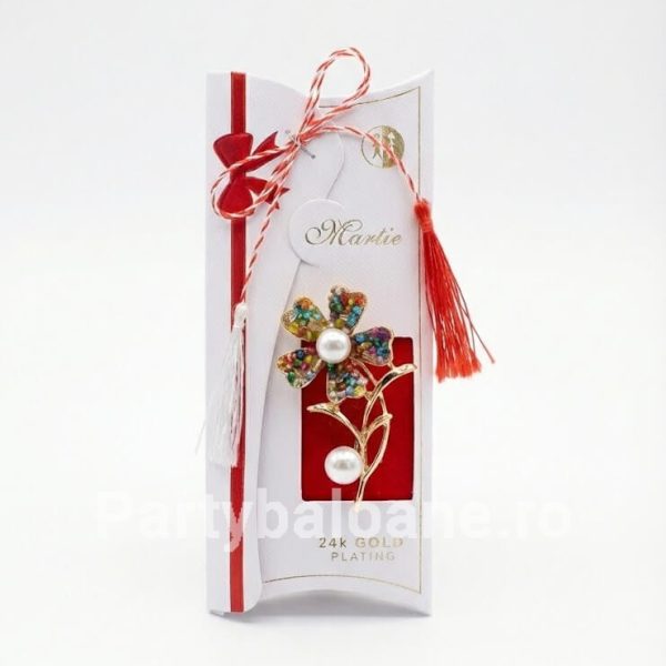 Mărțișor Broșă Floare Placată cu Aur 24K cu Pietre și Perlă – Cadou Premium (5 cm) Martisor brosa floare cu petale din pietre texturate si doua perle placat aur 24k in cutie premium