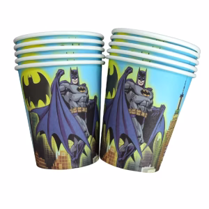 Pahare Party Batman – Set 10 Bucăți Carton 200 ml (Supereroi) Un teanc de pahare din carton pentru petreceri