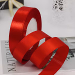 Rola Panglica Satin Rosu 1.5 cm x 22.5 m Rola panglica din satin lucios rosu aprins, latime 1.5 cm, lungime 22.5 metri, perfecta pentru cadouri de Craciun, Valentine's Day si trandafiri.