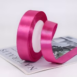 Rola Panglica Satin Roz Inchis 1.5 cm x 22.5 m Rola panglica din satin lucios culoare roz inchis fuchsia, latime 1.5 cm, lungime 22.5 metri, pentru cadouri si decoratiuni petreceri fete.