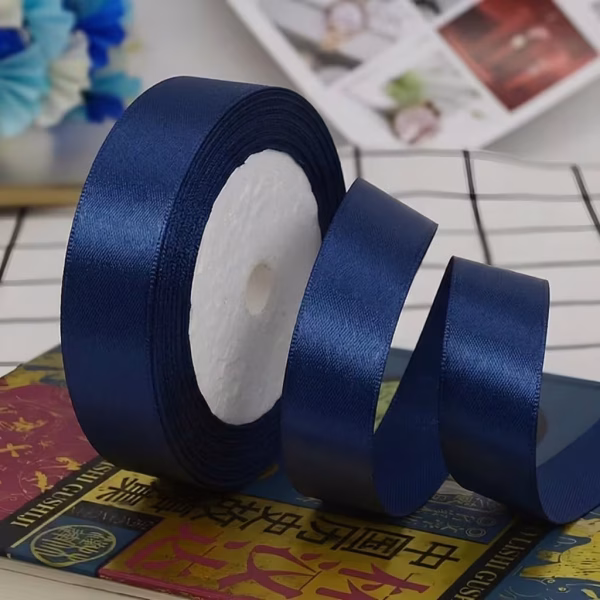 Rola Panglica din Satin pentru Decoratiuni si Cadouri 1.5 cm x 22.5 m (Mai multe culori) Role de panglica din satin matasos cu latimea de 1.5 cm si lungimea de 22.5 m, disponibile in diverse culori: alb, negru, rosu, roz deschis, roz inchis, mov, bleu si ivory.