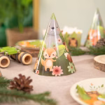 Set Coifuri Petrecere Tematica Prietenii Padurii cu Animale Woodland 16x10 cm Set 6 coifuri de petrecere din carton, tematica prietenii padurii, design cu urs, vulpe si arici pe fundal verde, cu banda elastica, inaltime 16 cm.