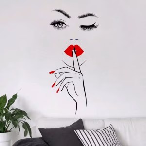 Sticker perete fata cu buze rosii cod 566 Sticker perete fata cu buze rosii aplicat in living deasupra unei canapele