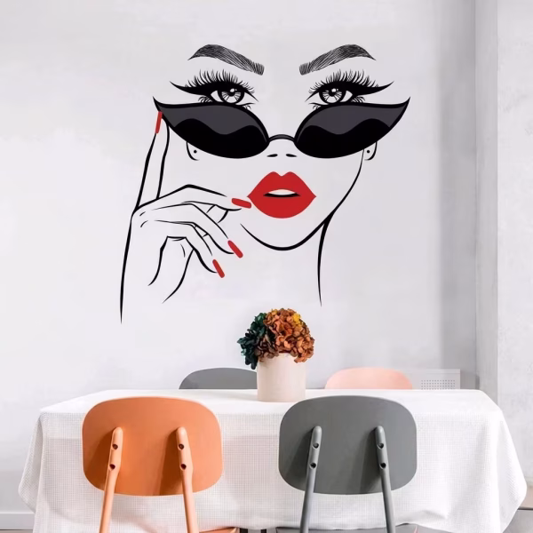 Sticker perete fata cu ochelari si buze rosii cod 567 Sticker perete fata cu ochelari si buze rosii aplicat pe perete intr-o zona moderna