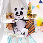 Suport pentru Tort si Briose Animale Fata-Verso Tigru si Panda 30x44cm Suport din carton pentru prajituri si briose, tematica animale jungle safari, design ingenios fata-verso cu tigru si panda, dimensiuni 30x44 cm.
