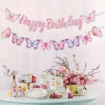 Banner dublu de petrecere afișând deasupra textul Happy Birthday roz sclipitor încadrat de doi fluturi și dedesubt o ghirlandă cu șase fluturi în nuanțe pastelate de roz mov și albastru