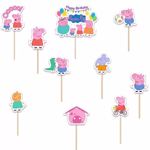 Set de 10 toppere din carton cu diferite ilustratii din Peppa Pig precum familia cu mesaj Happy Birthday George cu dinozaurul Peppa pe bicicleta si casuta roz montate pe bete din bambus