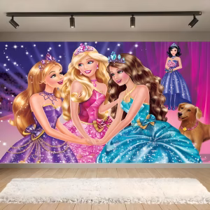 Background Barbie Textil Premium pentru Poze 160×100 cm (COD 670B) Background decorativ pentru fundal foto din material textil premium, tematica Barbie, ilustrand trei printese Barbie tinandu-se de maini in rochii de bal stralucitoare pe o scena, 160x100 cm.