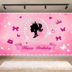 Background Barbie Textil Premium pentru Poze 160×100 cm (COD 672B) Background decorativ pentru fundal foto din material textil premium, tematica Barbie, ilustrand silueta neagra clasica a papusii incadrata de diamante, fundite, fluturi si mesajul Happy Birthday pe o panglica roz, 160x100 cm.