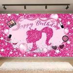 Background Barbie Textil Premium pentru Poze 160×100 cm (COD 674B) Background decorativ pentru fundal foto din material textil premium, tematica Barbie, ilustrand silueta roz cu sclipici a papusii, machiaje, ochelari de soare si mesajul Happy Birthday pe fundal sclipitor, 160x100 cm.