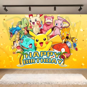 Background Textil Arcada Pokemon 160x100 cm (COD 687B) Background decorativ pentru fundal foto din material textil premium, tematica Pokemon, ilustrandu-l pe Pikachu si alti pokemoni celebri, mesajul Happy Birthday cu palmieri pe fundal galben cu confetti, 160x100 cm.