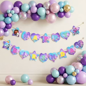 Banner Aniversar Happy Birthday Casa de Papusi a lui Gaby din Carton (2.5 Metri) Banner decorativ Happy Birthday cu tematica Casa de papusi a lui Gaby, litere imprimate pe suport din carton in nuante pastelate, lungime 2.5 metri, pentru petreceri fetite.
