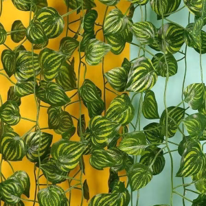 Ghirlanda Decorativa cu Frunze Artificiale Verzi, Lungime 210 cm Ghirlanda din frunze artificiale verzi cu striatii, lungime 210 cm, cu aspect natural, ideala pentru decoratiuni petreceri, arcade din baloane si design interior.