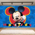 Background Textil Mickey Mouse 160x100 cm (COD 703B) Background decorativ din material textil premium, tematica Mickey Mouse, ilustrand personajul zambind pe un fundal albastru, cu textul Happy Birthday colorat in rosu, negru si galben, 160x100 cm.