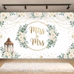 Background Textil Miss to Mrs cu Felinar 160x100 cm (COD 694B) Background decorativ din material textil premium, tematica petrecerea burlacitelor, ilustrand flori albe, frunze de eucalipt, un felinar rustic, draperii albe, sclipici auriu si textul Miss to Mrs, 160x100 cm.