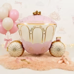 Balon Folie Caleasca Printesa Roz si Auriu, Decor Petrecere, 74x63 cm Balon din folie gigant in forma de caleasca roz cu detalii aurii, asezat pe un covoras pufos alaturi de incaltaminte de balet si baloane pastelate.