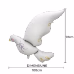 Balon Folie Porumbel Alb Elegant, cu Detalii Aurii, 100x78 cm Balon din folie gigant in forma de porumbel alb elegant, cu detalii aurii si ochi inchisi visatori, plutind intr-un decor floral rafinat de nunta sau botez.