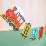 hirlanda carton Happy Birthday model locomotiva si vagoane colorate.