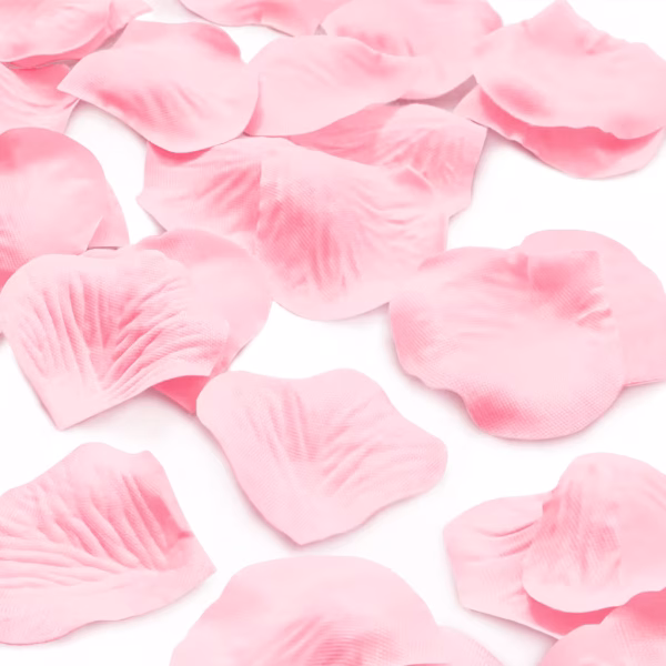 Set 100 Confetti Petale Trandafir Artificiale Roz 5 cm Detaliu confetti petale artificiale de trandafir roz cu textura realista.