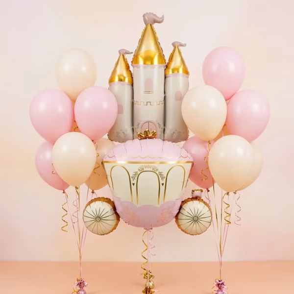Set 18 Baloane Printesa Buchet festiv din 18 baloane cu tematica printesa, incluzand un castel auriu, o caleasca roz si baloane latex roz pal si sand white.
