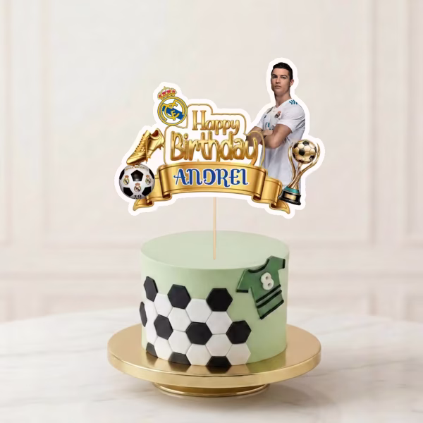 Topper Tort Personalizat Ronaldo Fotbal cu Nume Carton 17 cm topper tort personalizat ronaldo nume andrei carton happy birthday fotbal real madrid decoratiuni petrecere baieti trofeu