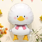 Balon Folie Ratusca Alba cu Papion Roz, Decor Botez si 1 An, 45x71 cm : Balon din folie in forma de ratusca alba cu papion roz elegant la gat, obraji rozalii si picioare aurii, ideal pentru decor petreceri fetite.