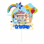 Detaliu topper tort personalizat Bluey si Bingo casa curcubeu baloane nume varsta carton imprimat premium